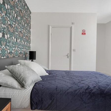 Place To Stay In Longbridge Barking  Exteriör bild