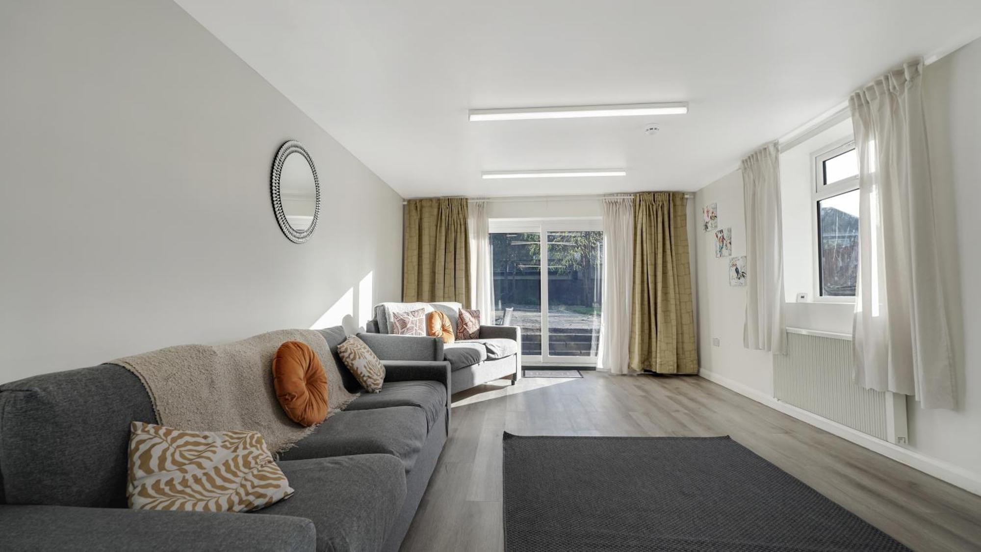Place To Stay In Longbridge Barking  Exteriör bild