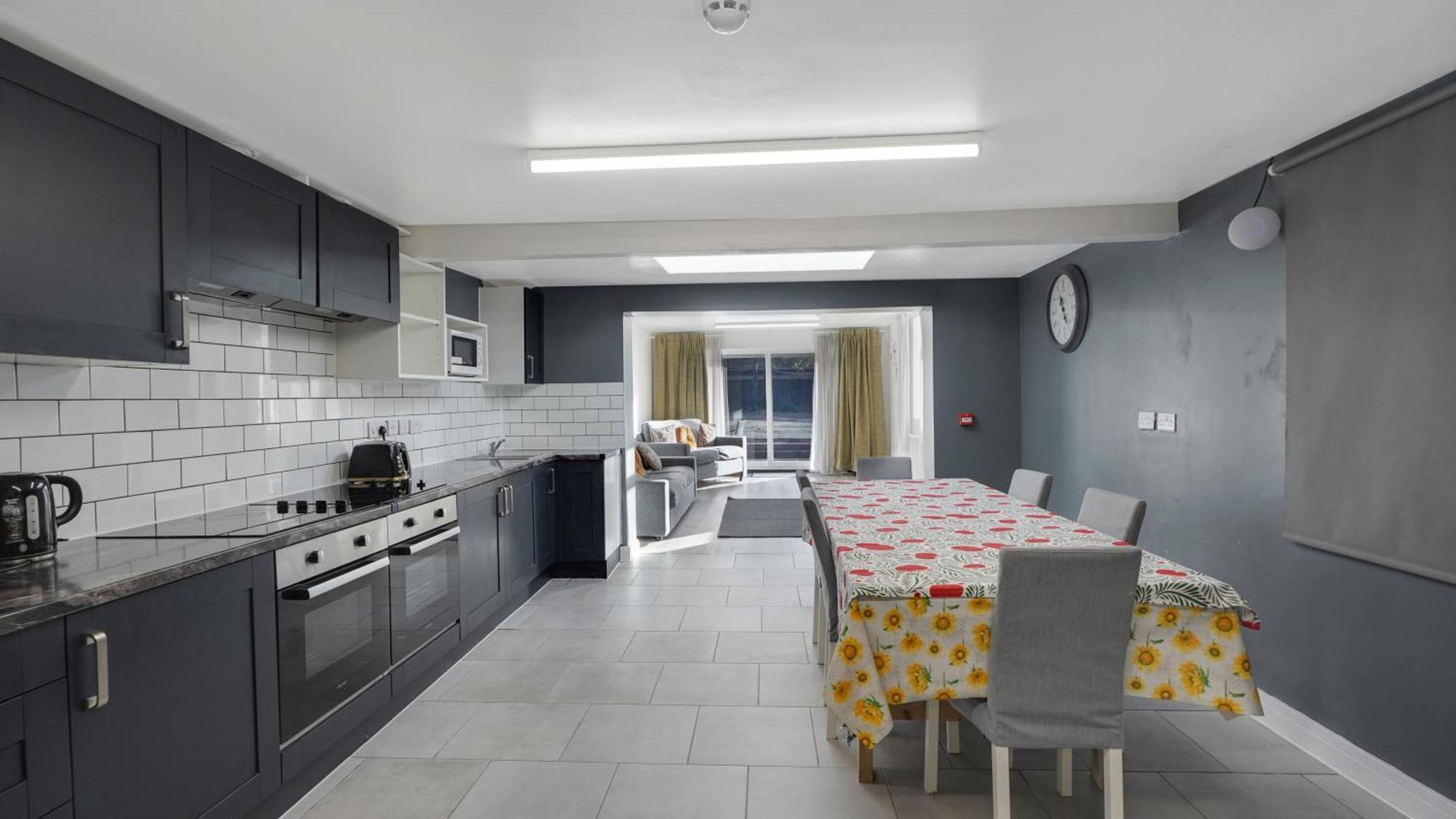 Place To Stay In Longbridge Barking  Exteriör bild