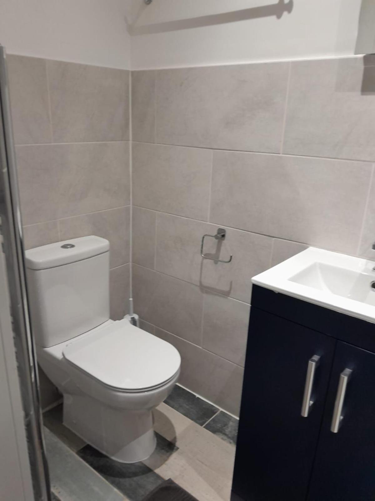 Place To Stay In Longbridge Barking  Exteriör bild